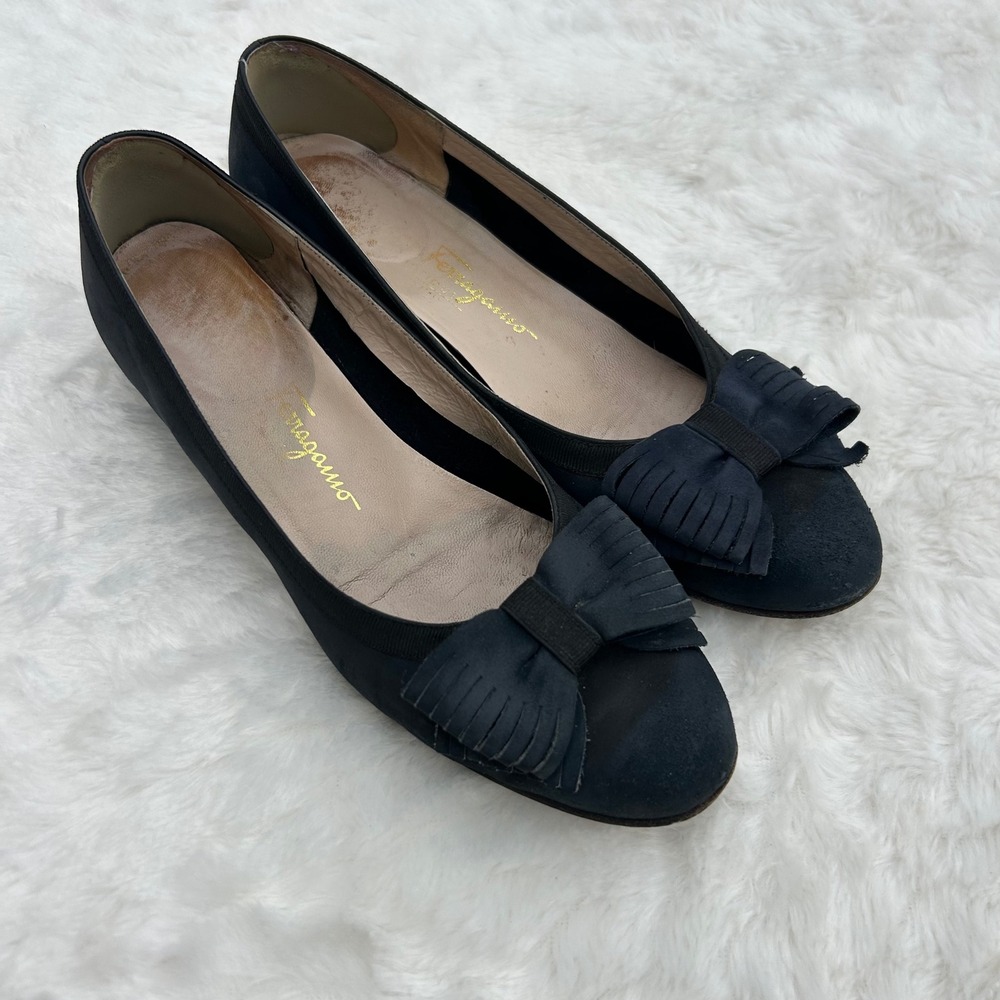 Vintage 90s WELL WORN Ferragamo Navy Black Leather Maruska Bow Pump Size 7 AA
